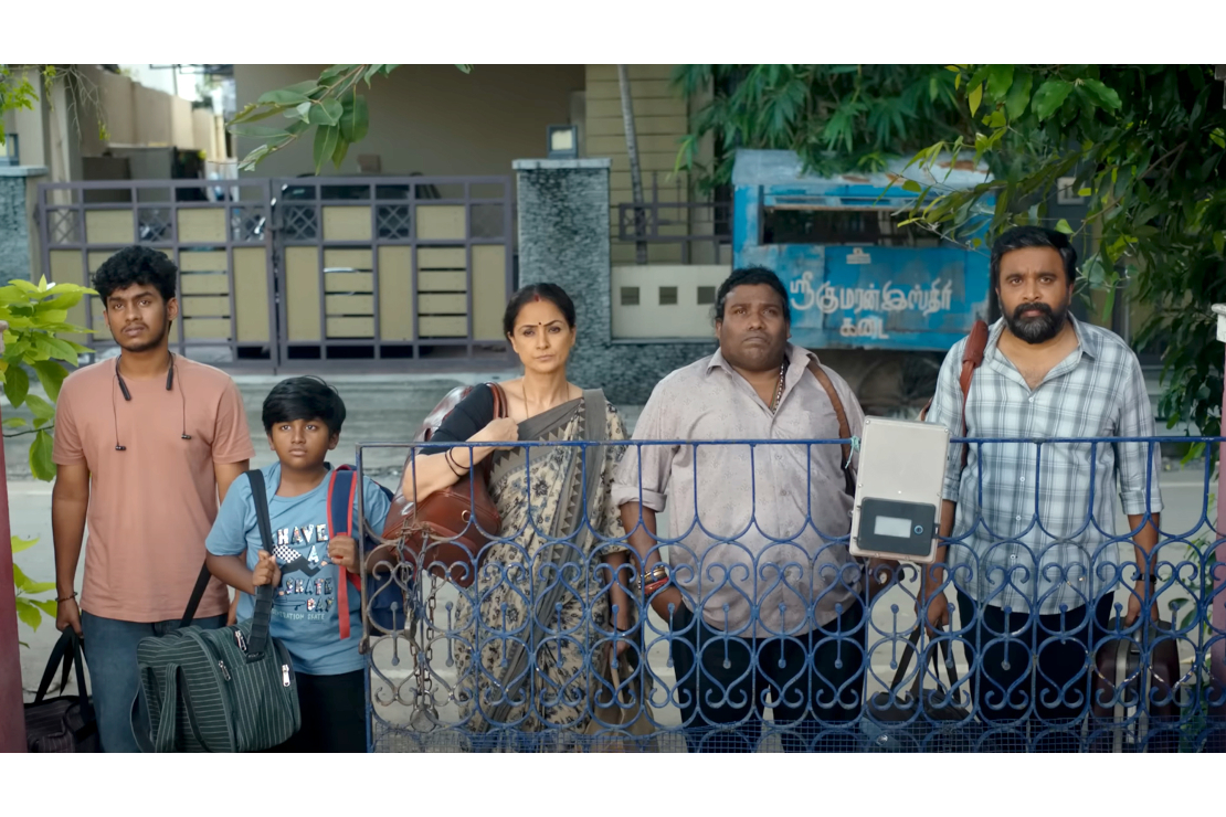 『ツーリストファミリー』